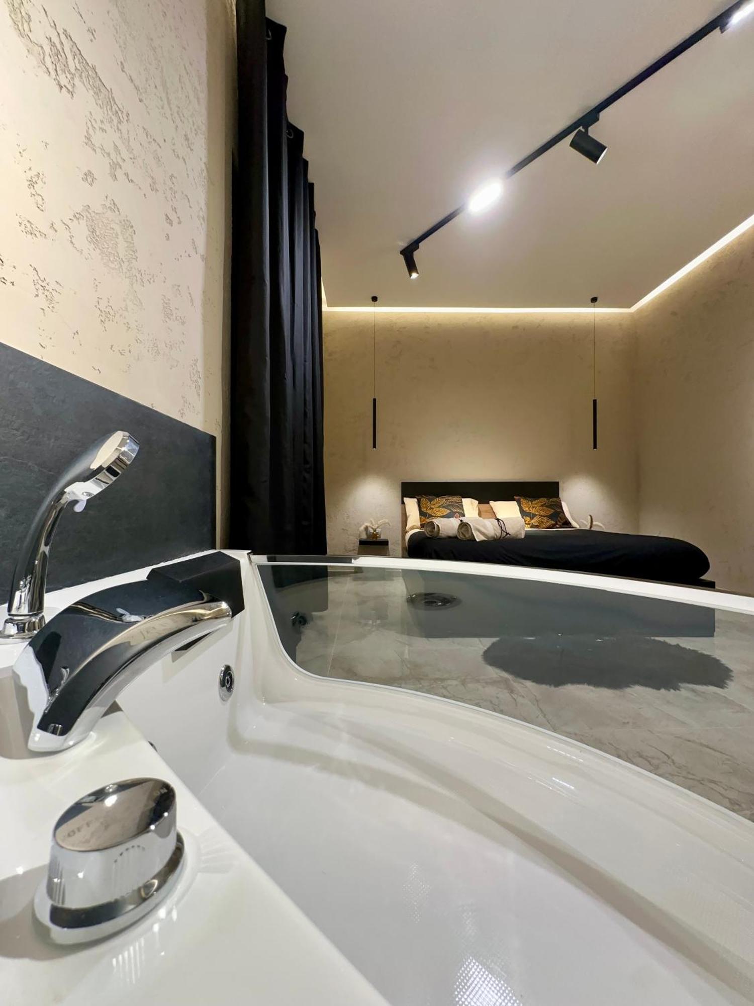 Falco Boutique Home With Jacuzzi 那不勒斯 外观 照片