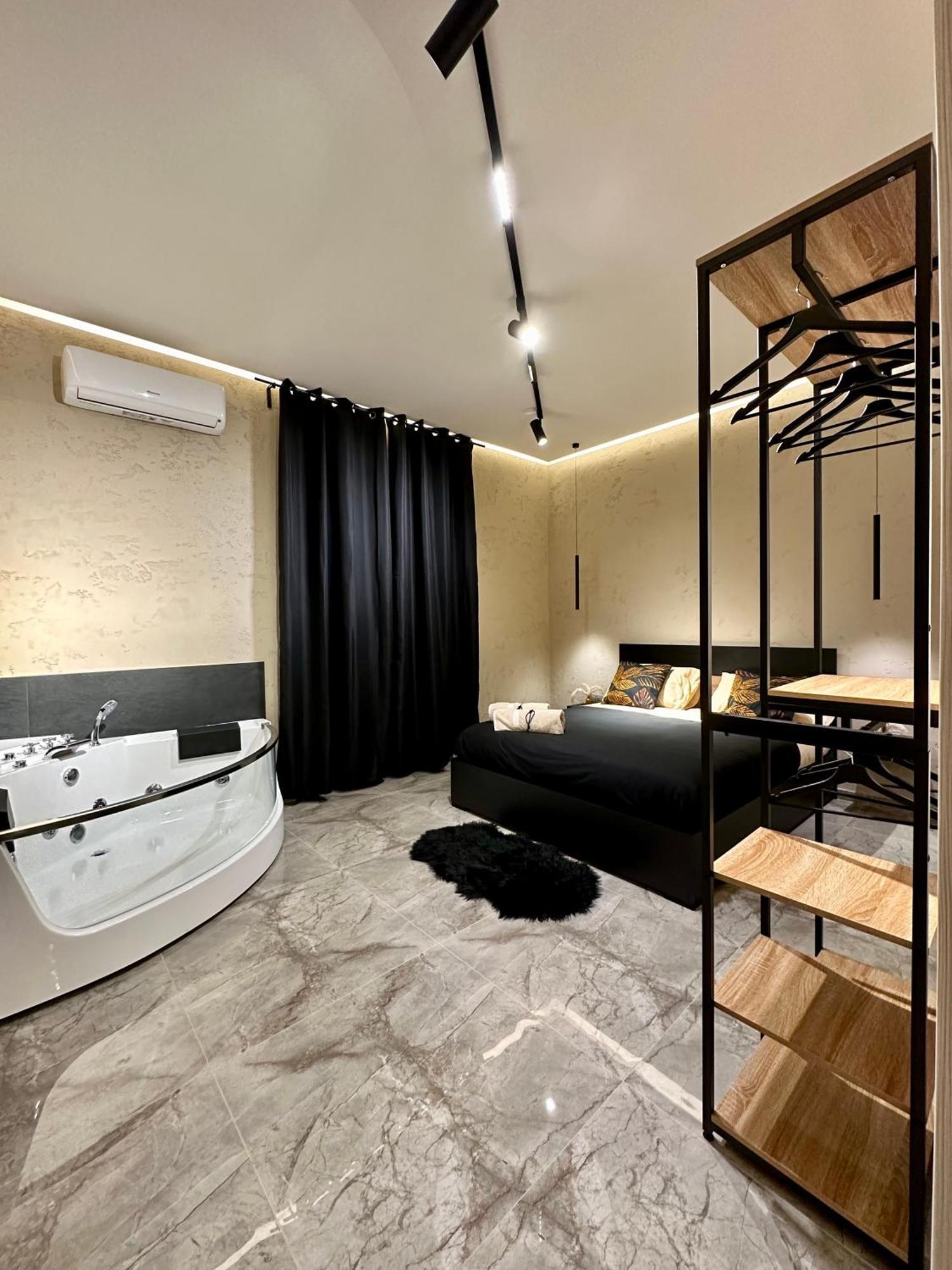 Falco Boutique Home With Jacuzzi 那不勒斯 外观 照片